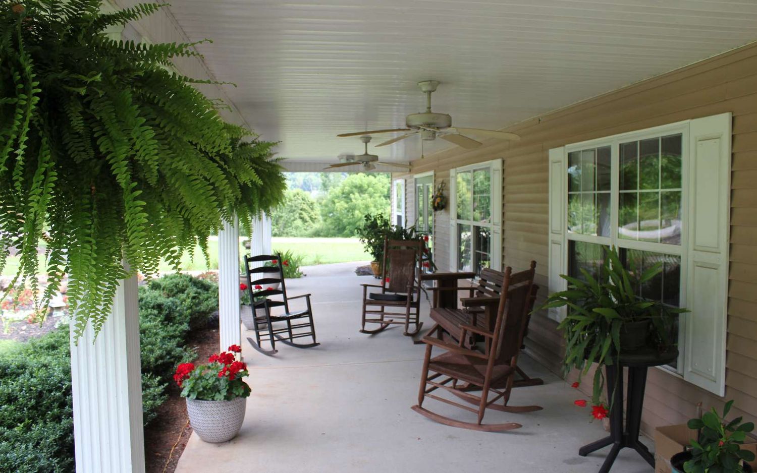 56 W Vineyard Ln, Hayesville, NC 28904